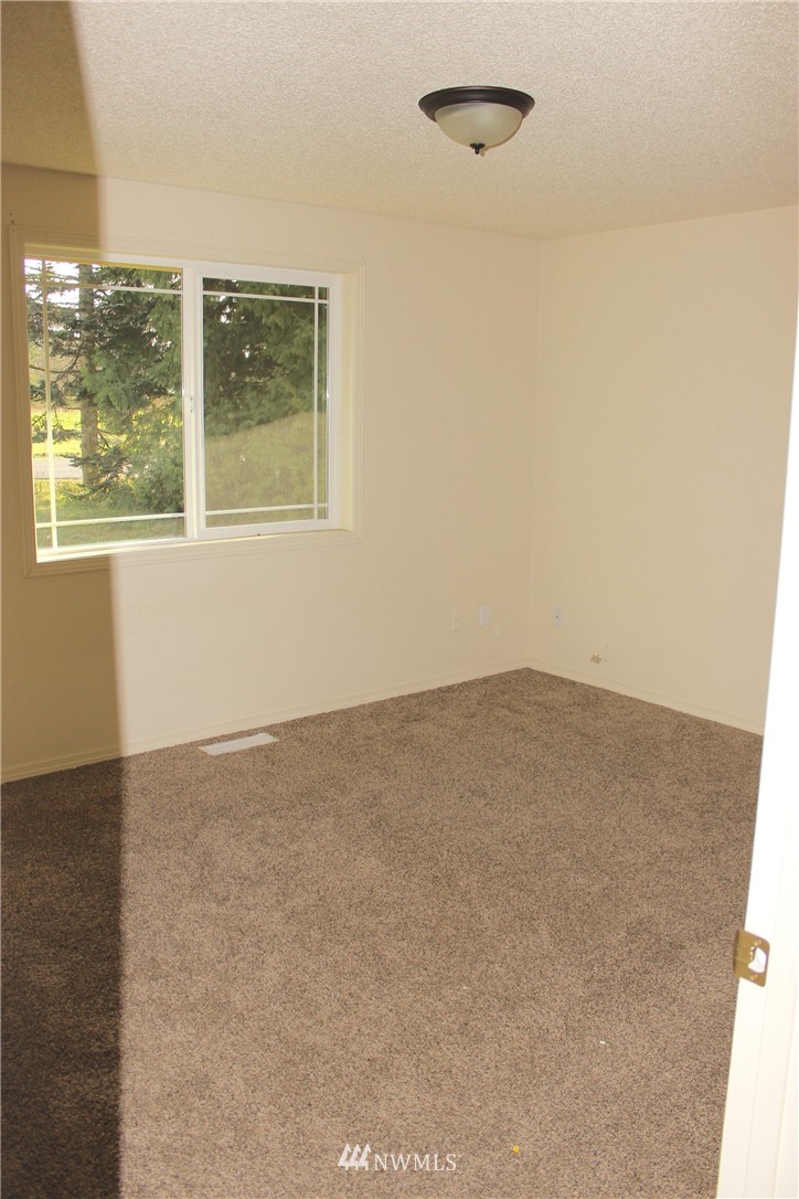 18240 Applegate Street Southwest Rochester, WA 98579 - Photo 17 of 20