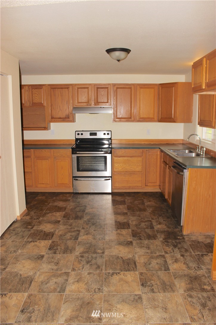 18240 Applegate Street Southwest Rochester, WA 98579 - Photo 8 of 20