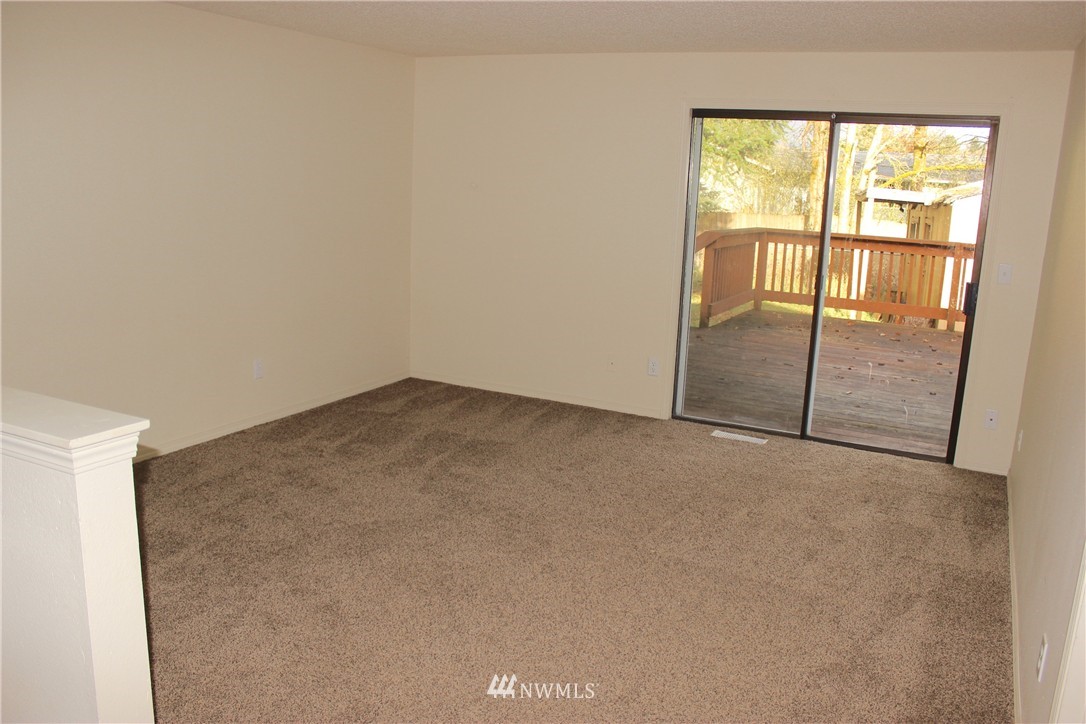 18240 Applegate Street Southwest Rochester, WA 98579 - Photo 9 of 20