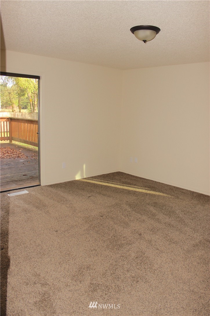 18240 Applegate Street Southwest Rochester, WA 98579 - Photo 10 of 20