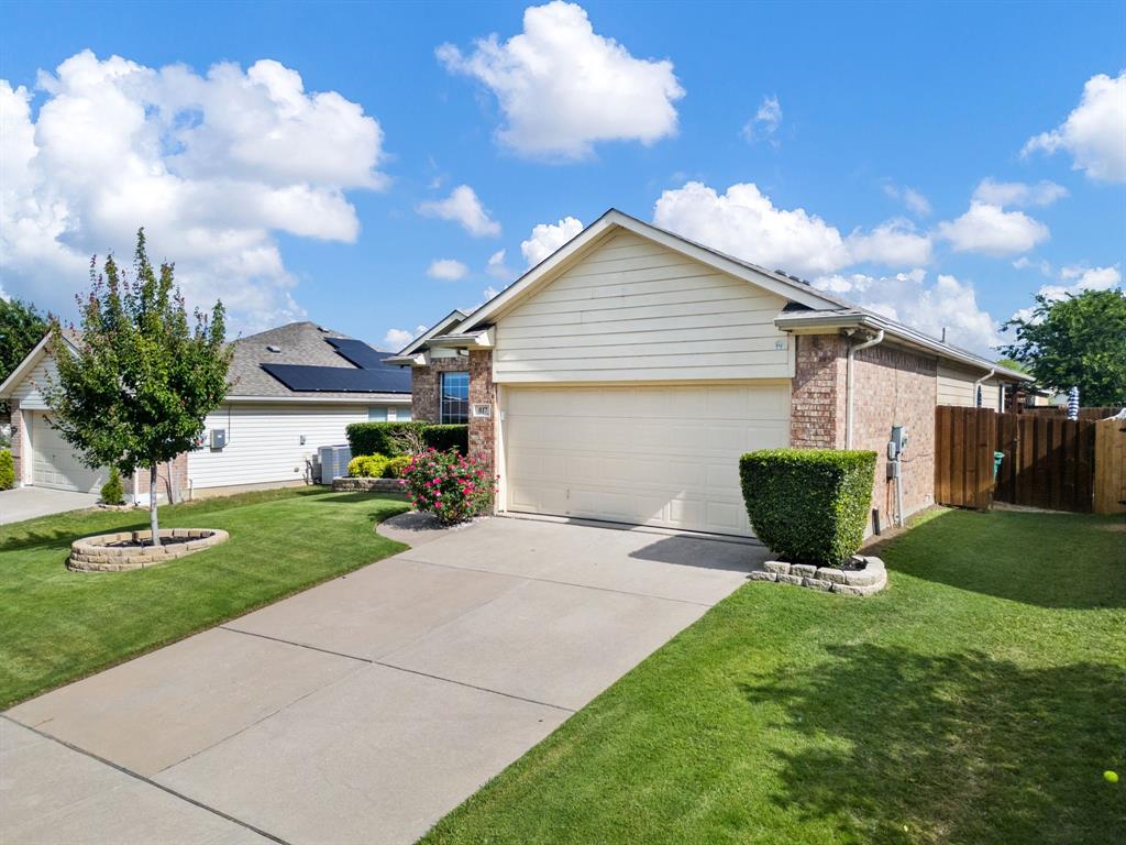 817 Rio Bravo Drive Fort Worth, TX 76052 - Photo 2 of 27