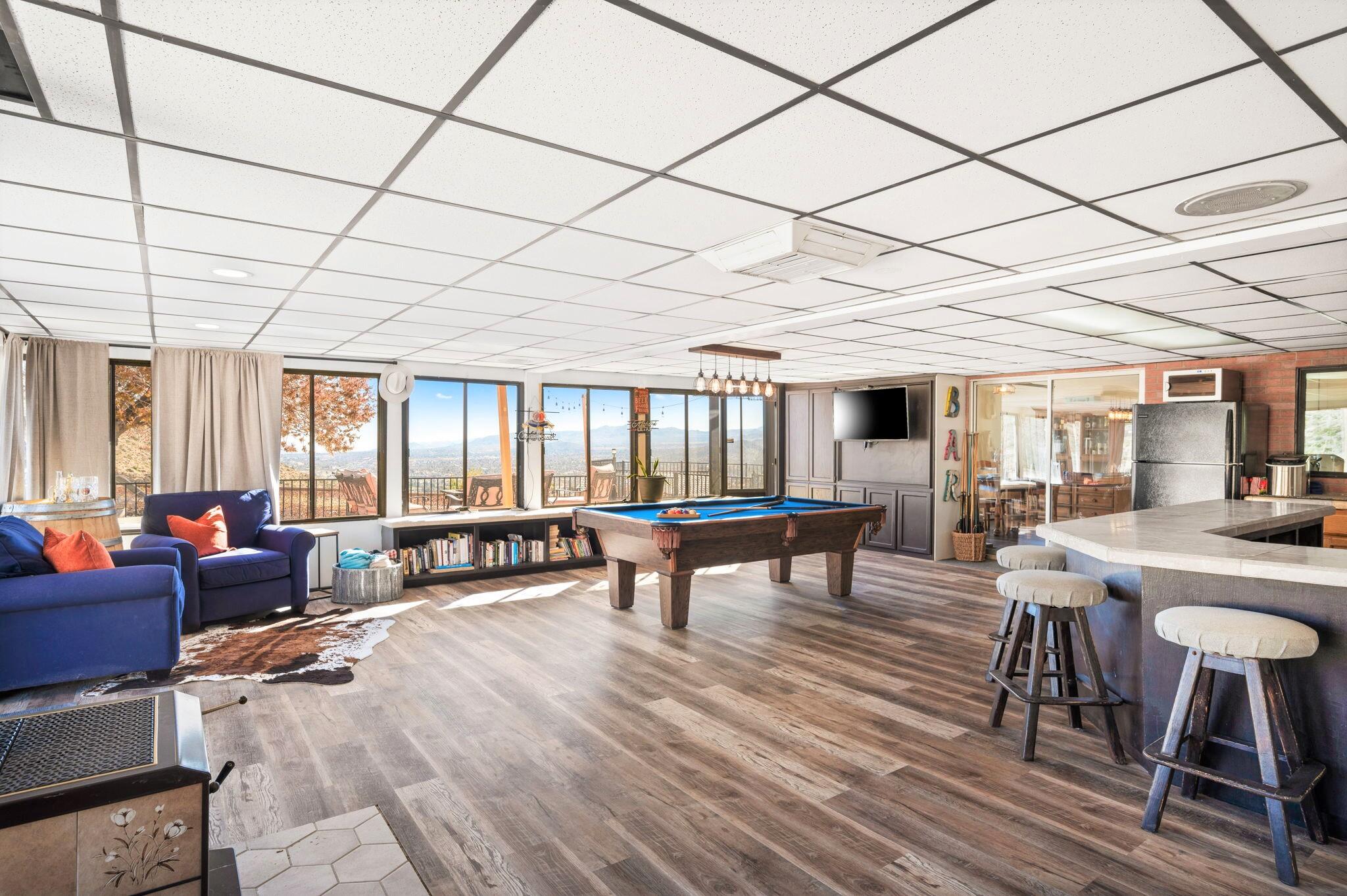 53988 Pinon Drive Yucca Valley, CA 92284 - Photo 21 of 42 a outdoor space with lots of tables a large window and chairs