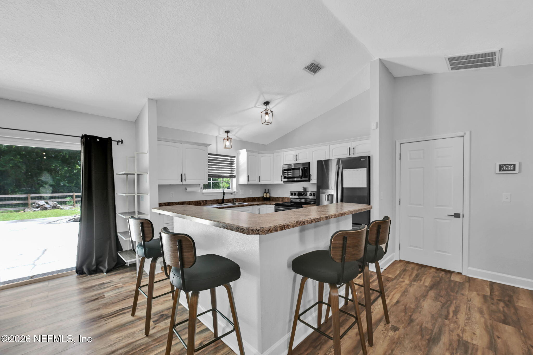 100 Jack Road Palatka, FL 32177 - Photo 7 of 40 Breakfast Bar