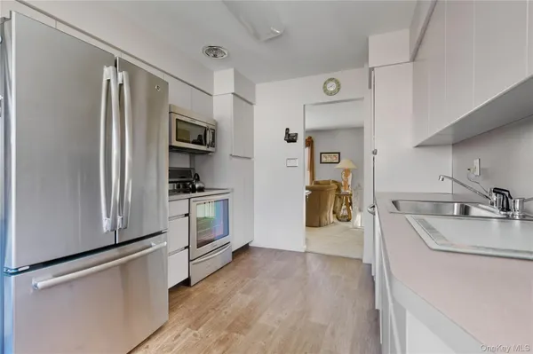$879,000 | 613 Smith Place, Oceanside, NY 11572