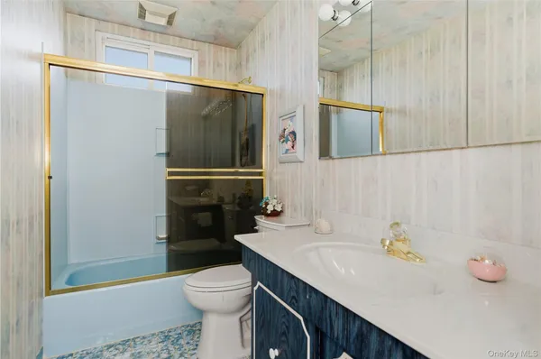 $879,000 | 613 Smith Place, Oceanside, NY 11572