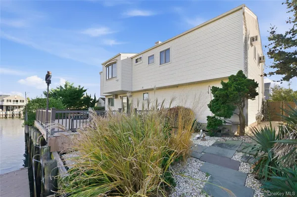 $879,000 | 613 Smith Place, Oceanside, NY 11572