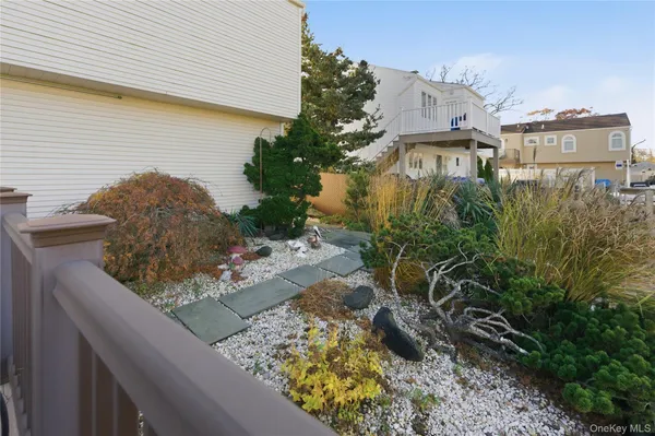 $879,000 | 613 Smith Place, Oceanside, NY 11572