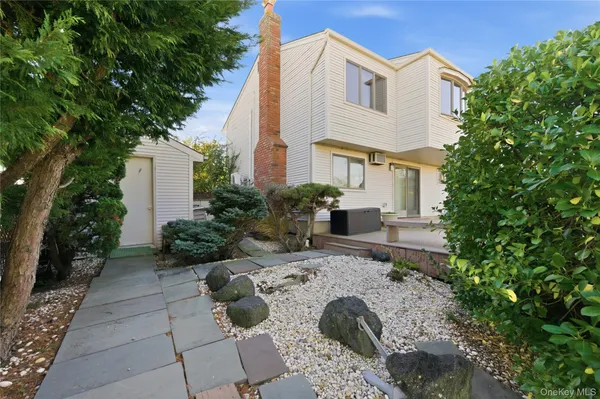 $879,000 | 613 Smith Place, Oceanside, NY 11572