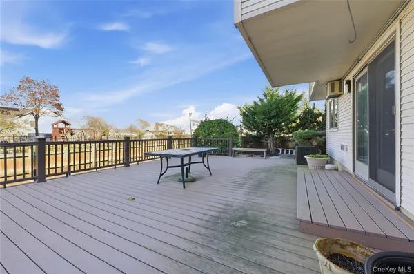 $879,000 | 613 Smith Place, Oceanside, NY 11572