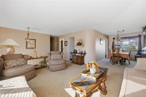 $879,000 | 613 Smith Place, Oceanside, NY 11572