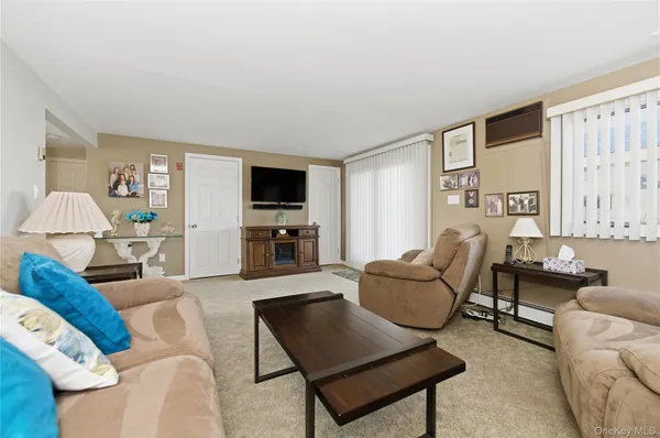 $879,000 | 613 Smith Place, Oceanside, NY 11572