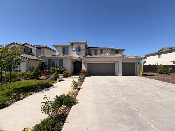 $930,000 | 3495 West Kamm Avenue, Dinuba, CA 93618