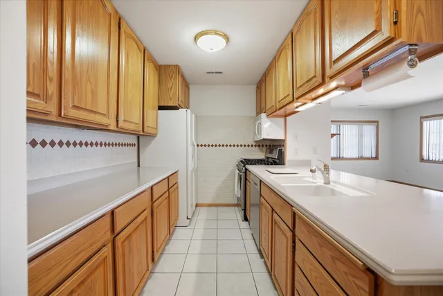 $319,900 | 201 Oconomowoc Parkway, Oconomowoc, WI 53066