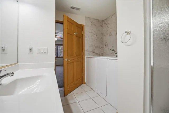 $319,900 | 201 Oconomowoc Parkway, Oconomowoc, WI 53066