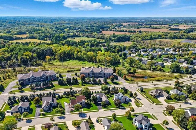 $319,900 | 201 Oconomowoc Parkway, Oconomowoc, WI 53066