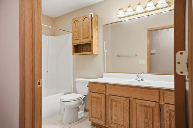 $319,900 | 201 Oconomowoc Parkway, Oconomowoc, WI 53066