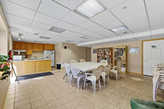 $319,900 | 201 Oconomowoc Parkway, Oconomowoc, WI 53066