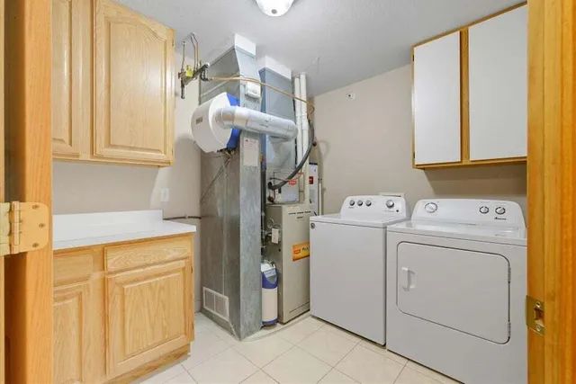 $319,900 | 201 Oconomowoc Parkway, Oconomowoc, WI 53066