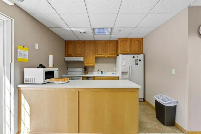 $319,900 | 201 Oconomowoc Parkway, Oconomowoc, WI 53066