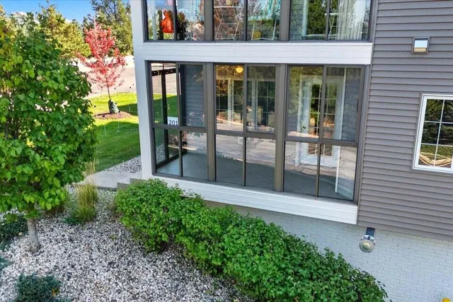 $319,900 | 201 Oconomowoc Parkway, Oconomowoc, WI 53066