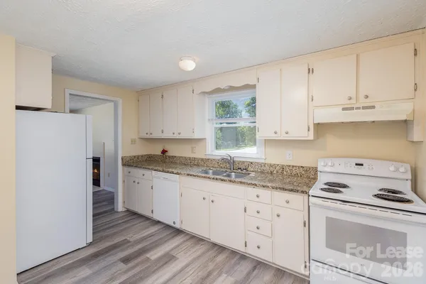 $1,550 | 3131 Vestal Place, Charlotte, NC 28212