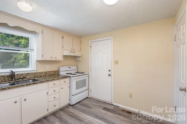 $1,550 | 3131 Vestal Place, Charlotte, NC 28212