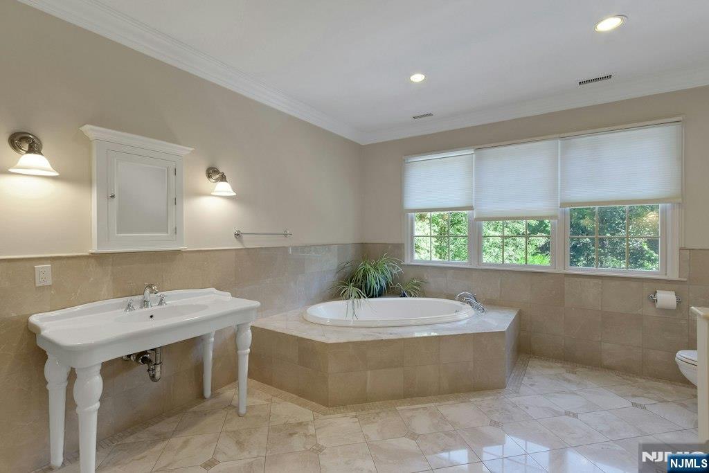 42 Warren Lane Alpine, NJ 07620 - Photo 15 of 27 Gallery Image 15