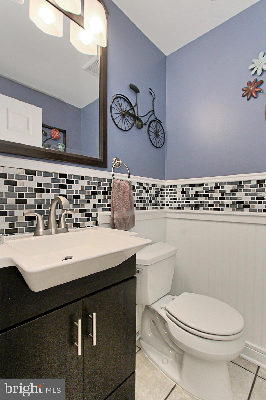 9924 Manet Road Burke, VA 22015 - Photo 11 of 50 main level powder room for guestS