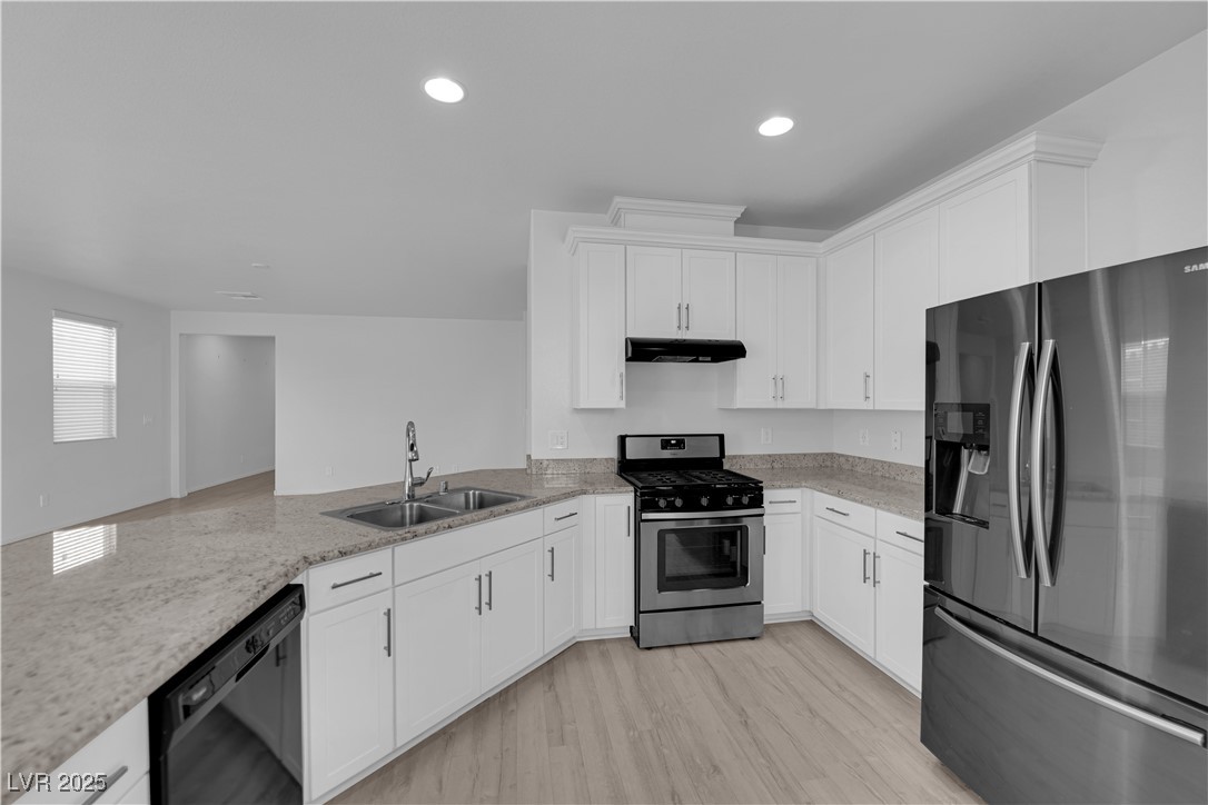 9205 Keystone Ridge Avenue Las Vegas, NV 89148 - Photo 11 of 40 Kitchen featuring appliances with stainless steel