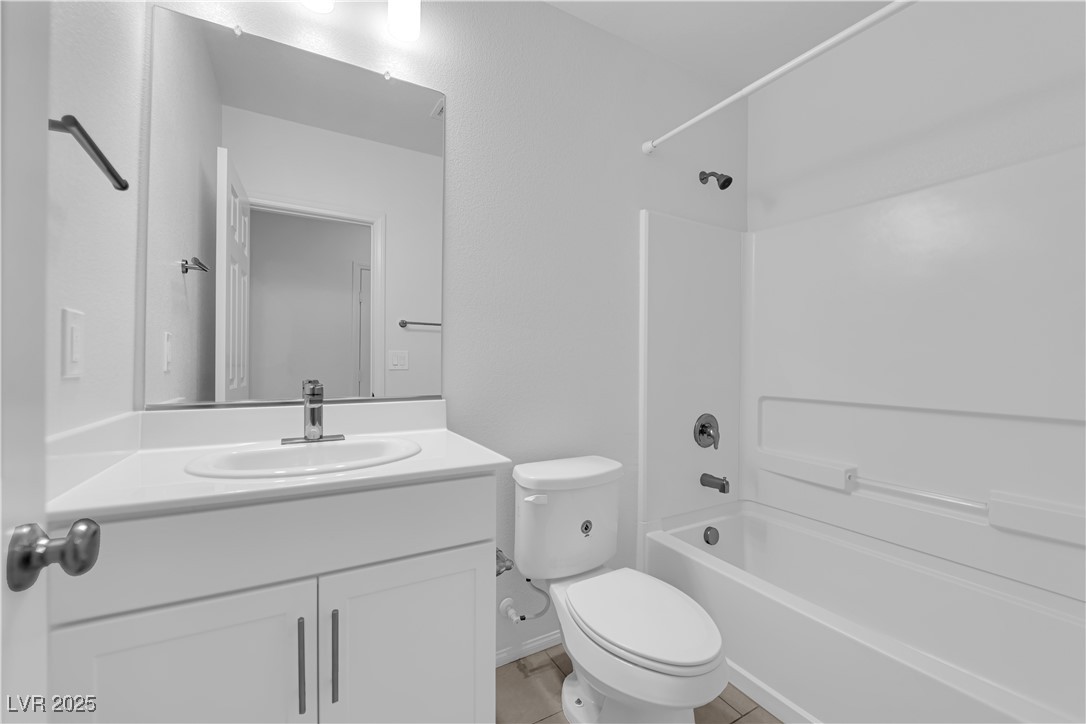 9205 Keystone Ridge Avenue Las Vegas, NV 89148 - Photo 15 of 40 Bathroom featuring vanity and washtub / shower com