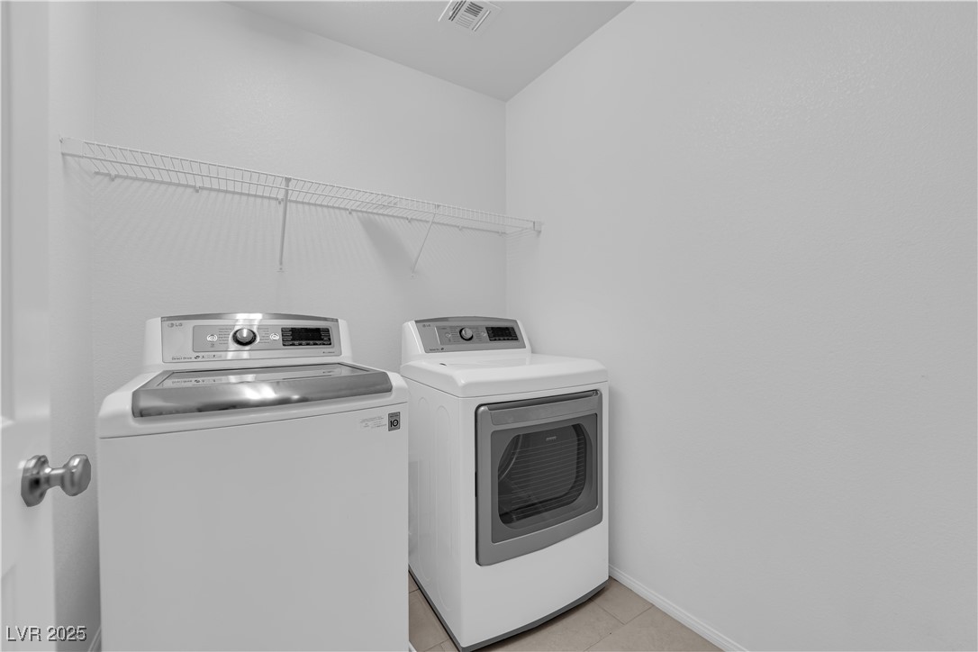 9205 Keystone Ridge Avenue Las Vegas, NV 89148 - Photo 25 of 40 Laundry area with washer and clothes dryer and lig