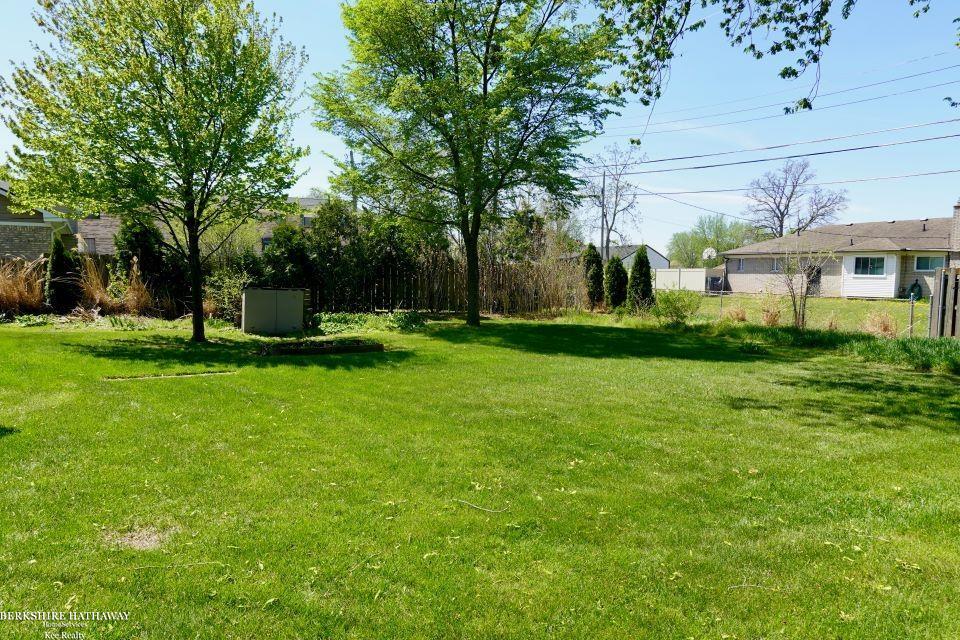 31047 Richert Street Fraser, MI 48026 - Photo 8 of 24 50173838-673ccdca-a4be-438c-bbbe-87c5a76321b5.JPG