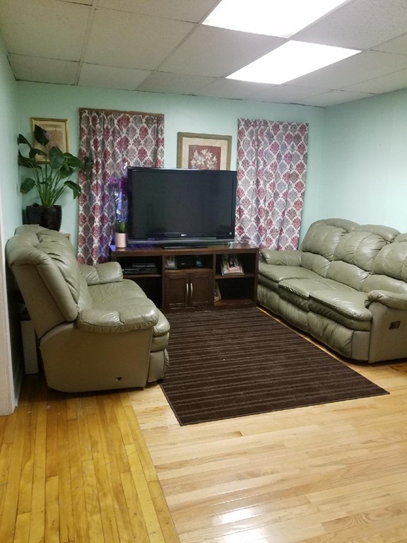 62 Suffolk Street Worcester, MA 01604 - Photo 3 of 7 Gallery Image 3