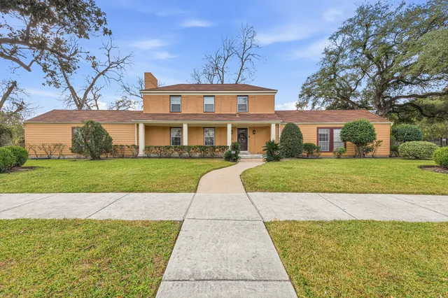 $850,000 | 3318 Parkwood Drive, Houston, TX 77021