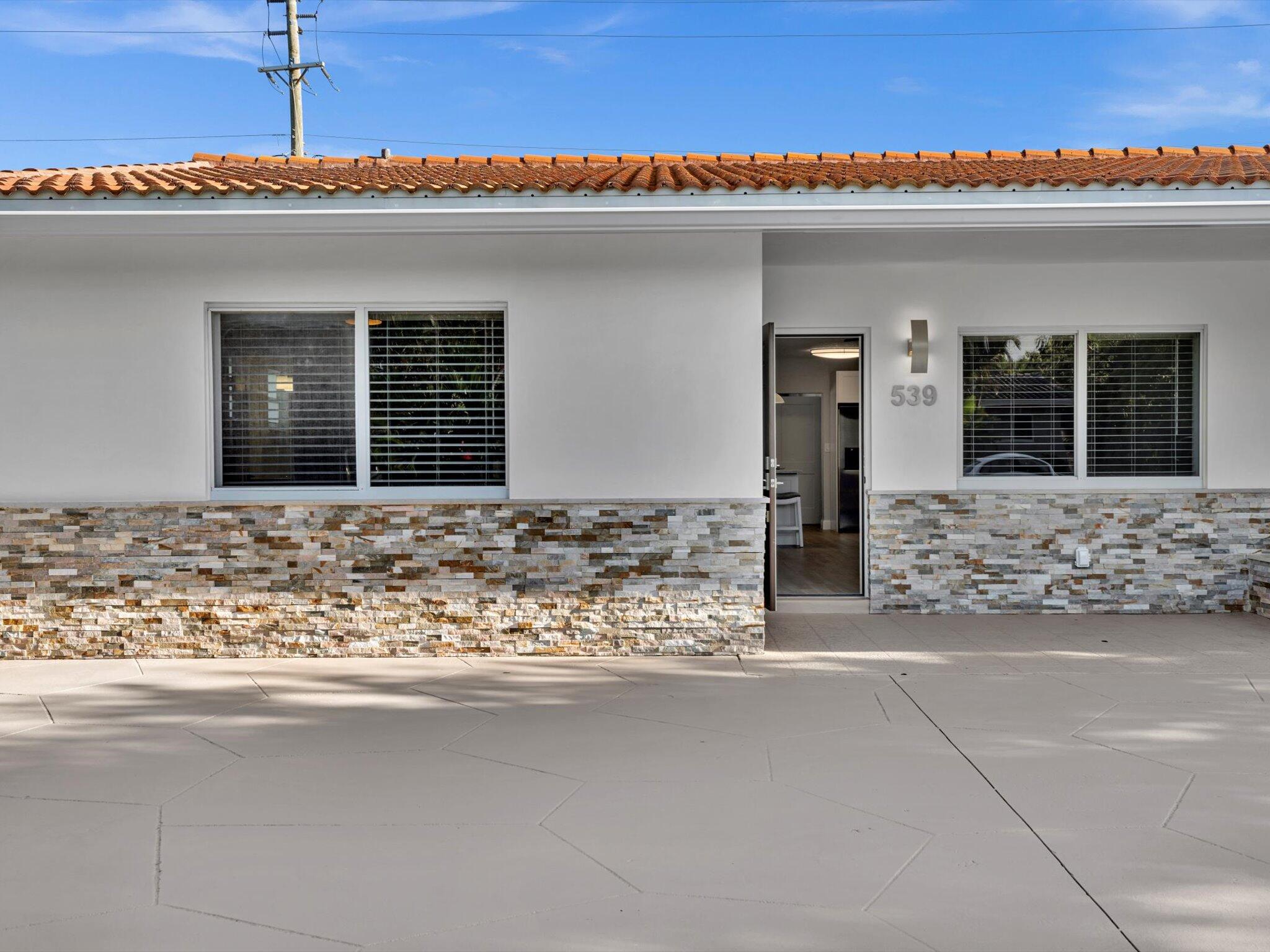 539 Northeast 18th Street Boca Raton, FL 33432 - Photo 5 of 82 03-DSC00006