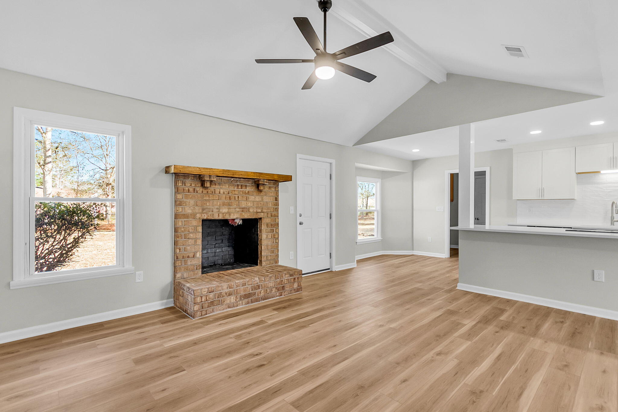 225 Longleaf Road Summerville, SC 29486 - Photo 4 of 31 Gallery Image 4