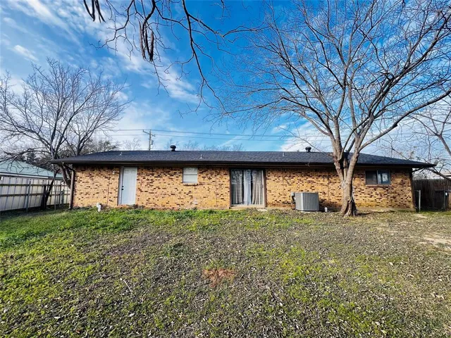 $1,650 | 215 Birdwell Road, Corsicana, TX 75110