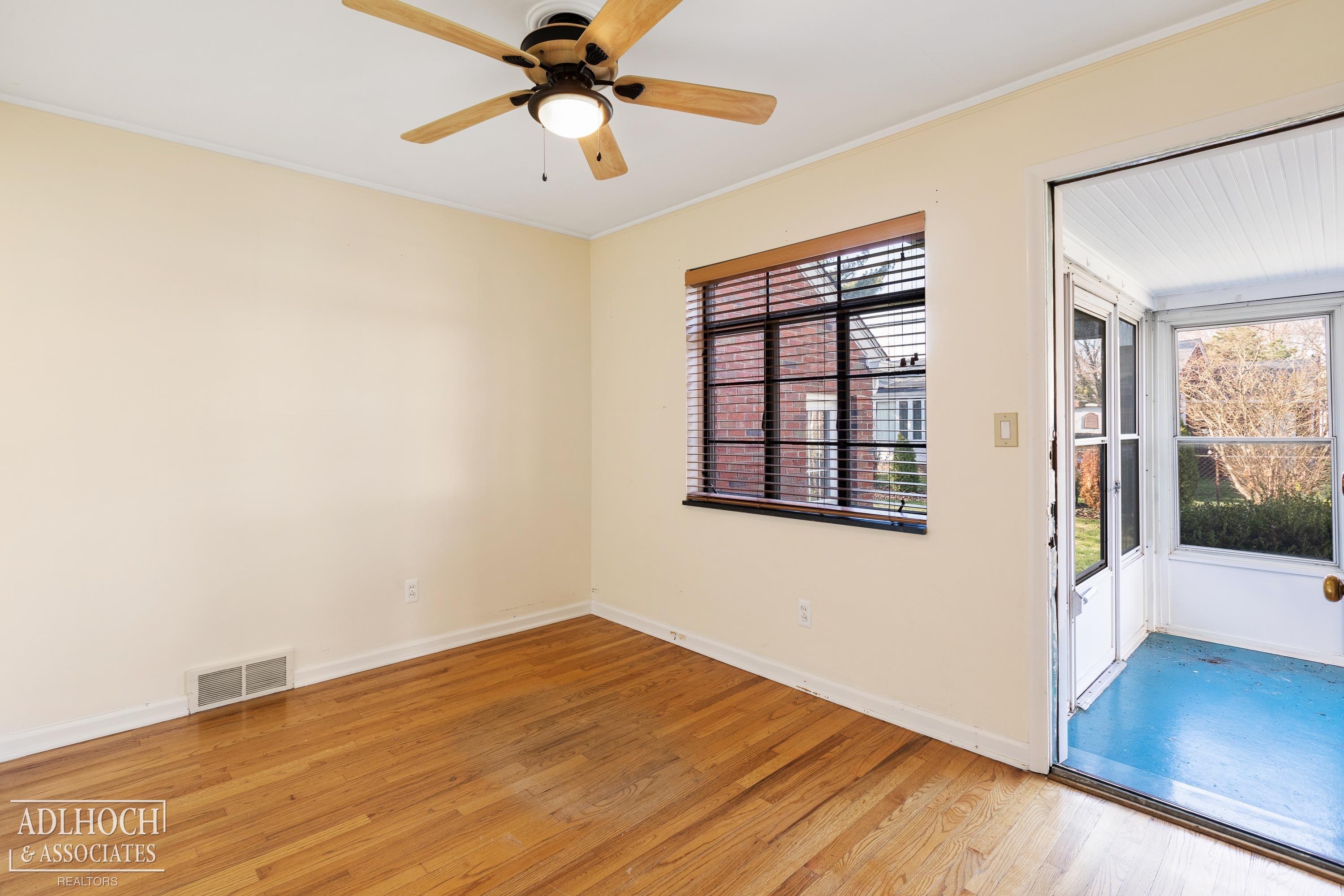 1373 Torrey Road Grosse Pointe, MI 48236 - Photo 17 of 22 50105745-19.JPG