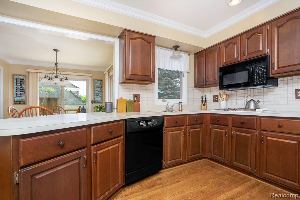 2072 Ridgefield Court Rochester Hills, MI 48306 - Photo 9 of 41