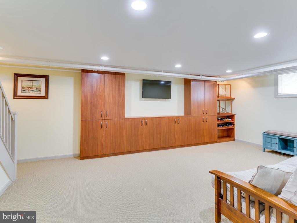 1220 Ten Oaks Road Baltimore, MD 21227 - Photo 55 of 87 Gallery Image 55