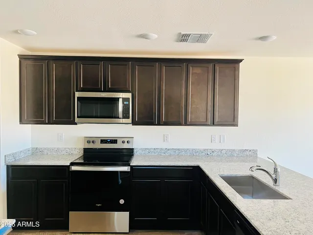 $399,999 | 1536 East Inouye Drive, Casa Grande, AZ 85122