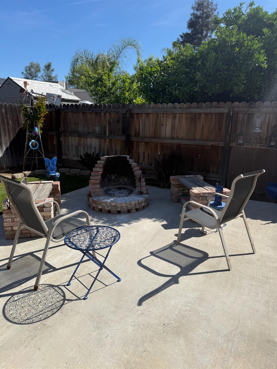 14312 West B Street Kerman, CA 93630 - Photo 19 of 24 a view of backyard with table and chairs