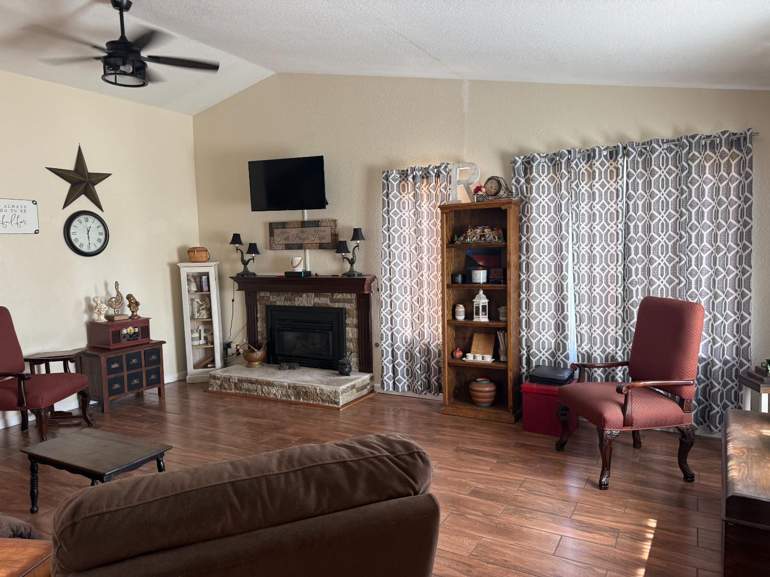 14312 West B Street Kerman, CA 93630 - Photo 2 of 24 a living room with furniture and a flat screen tv