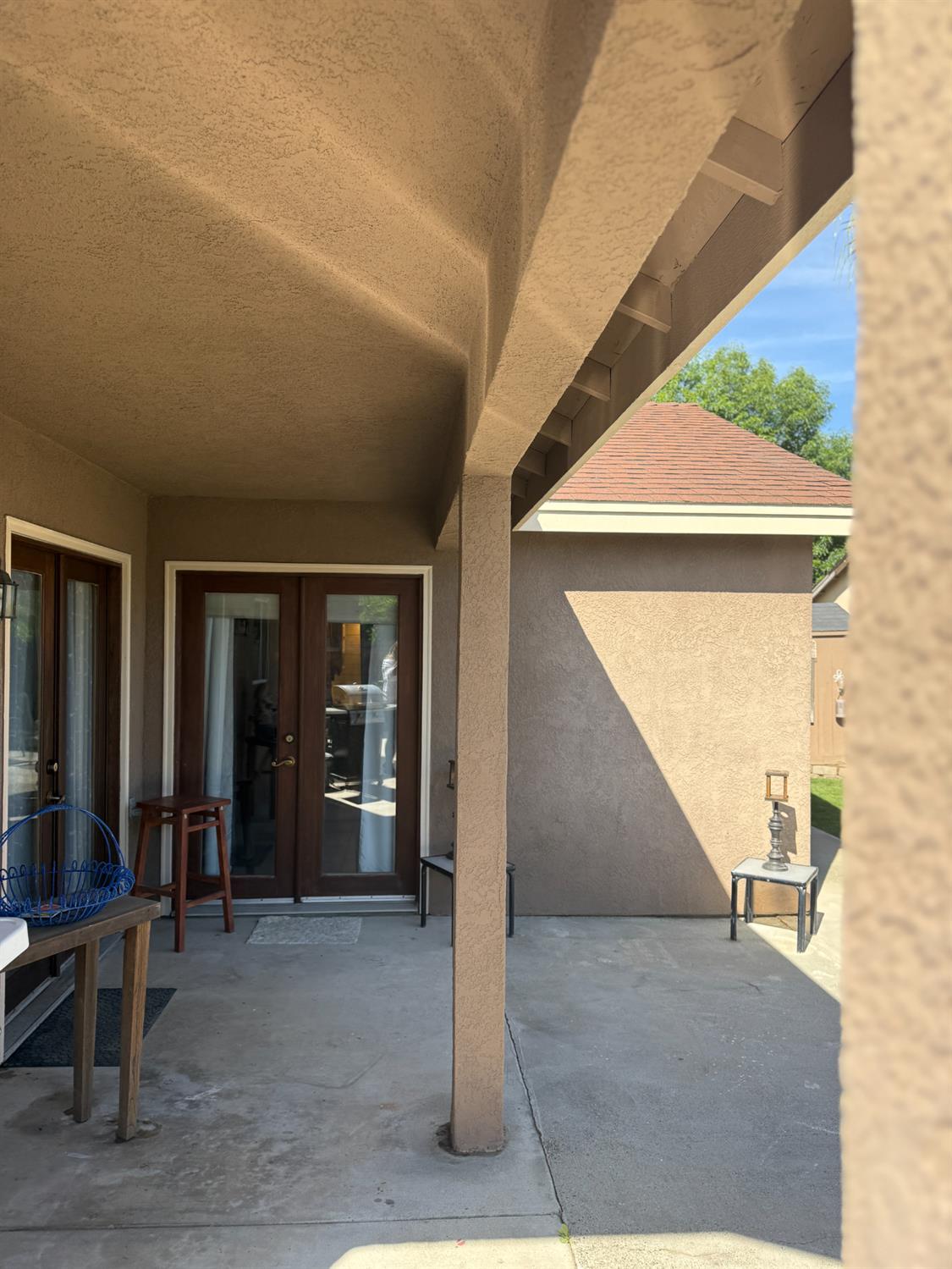 14312 West B Street Kerman, CA 93630 - Photo 21 of 24 a view of a porch with furniture