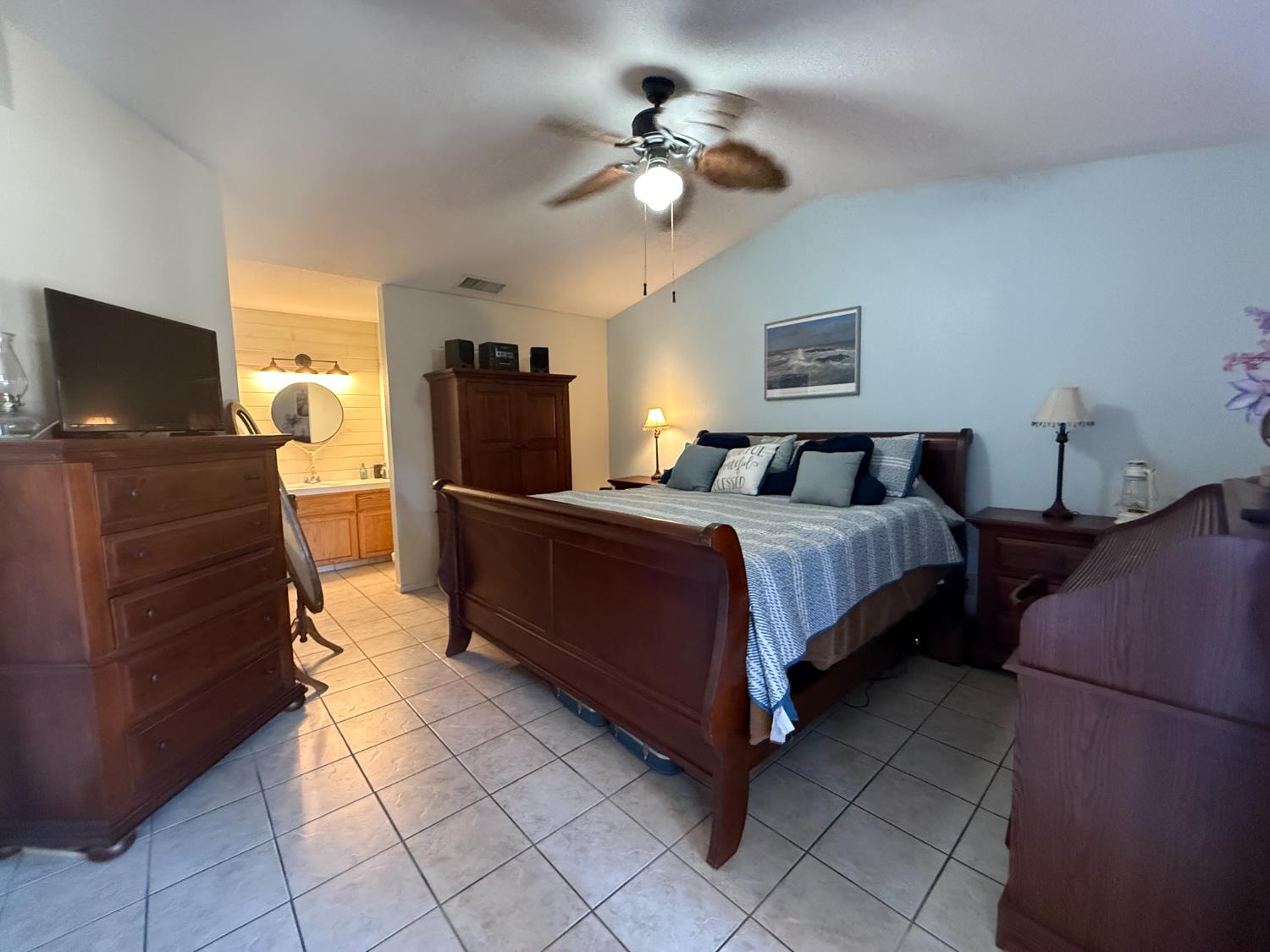 14312 West B Street Kerman, CA 93630 - Photo 8 of 24 a bedroom with a bed and a television