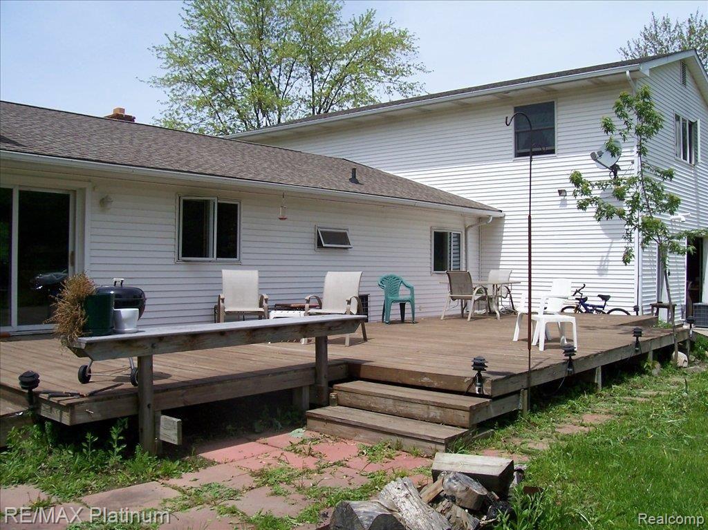 5692 Mabley Hill Road Fenton, MI 48430 - Photo 16 of 18 Rear View