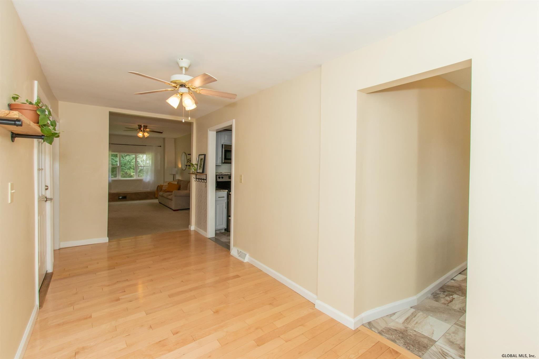 27 Beldale Road Bethlehem, NY 12159 - Photo 12 of 39 Photo 15