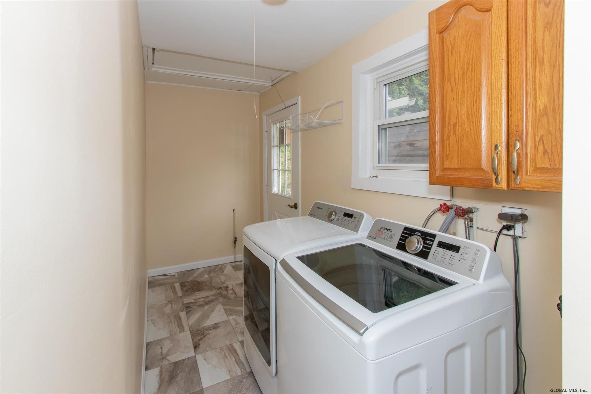 27 Beldale Road Bethlehem, NY 12159 - Photo 13 of 39 Photo 16