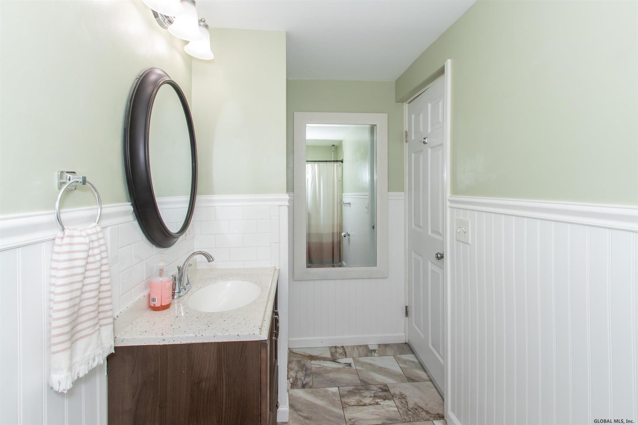 27 Beldale Road Bethlehem, NY 12159 - Photo 15 of 39 Photo 19