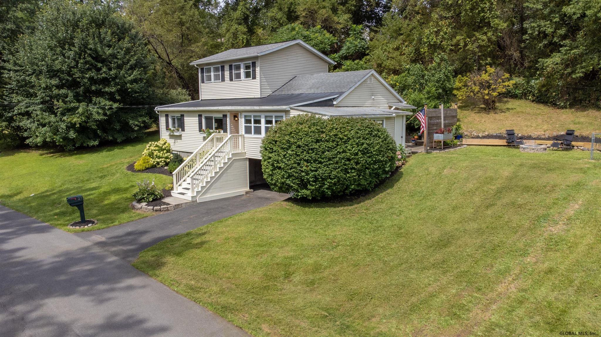 27 Beldale Road Bethlehem, NY 12159 - Photo 2 of 39 Photo 2